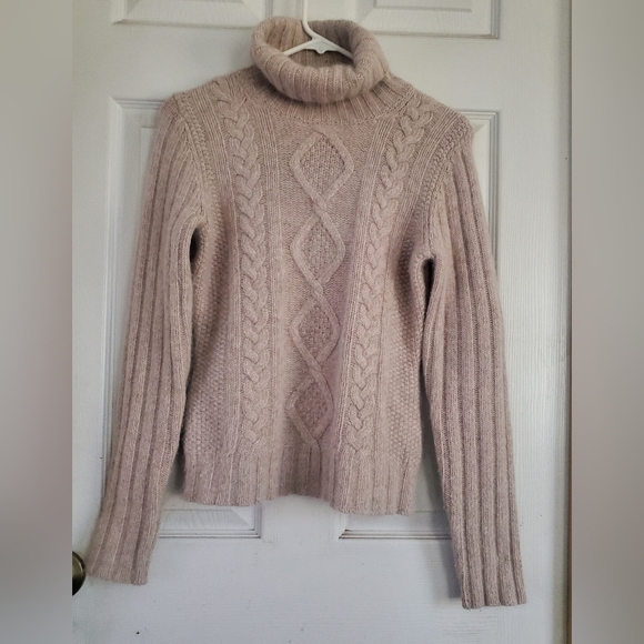 Banana Republic Cable Knit SweaterTurtle Neck 51% Angora Rabbit Hair, 49% Lmb Wo - Picture 2 of 8